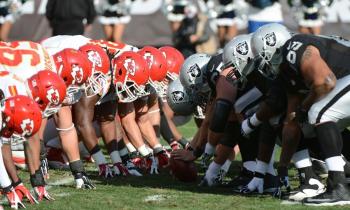 NFL: Kansas City Chiefs - Oakland Raiders