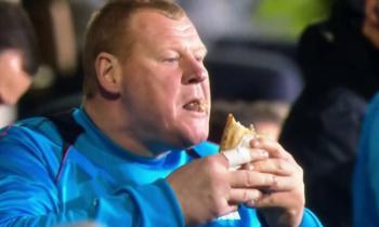 Kæmpekeeper tiltales af FA for ”Pie-gate”